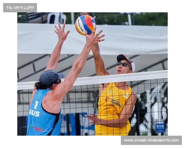 世界沙滩排球锦标赛：巴西组合沙地救球，观众席欢呼雷动